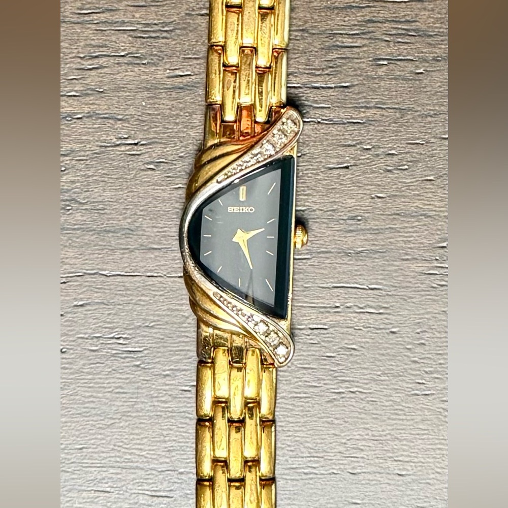 Vintage Seiko "Half Moon" or "Rivoli" Ladies Watch - Picture 3 of 11